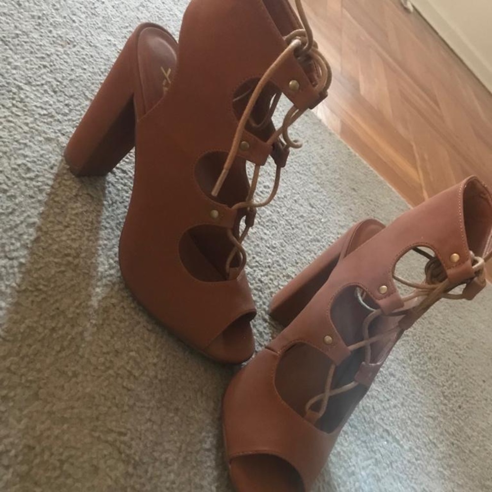 Heels - Picture 2 of 2